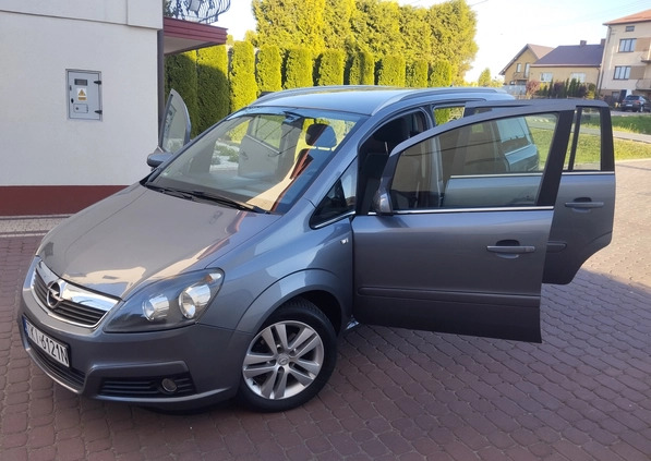 Opel Zafira cena 12999 przebieg: 215500, rok produkcji 2006 z Bodzentyn małe 172